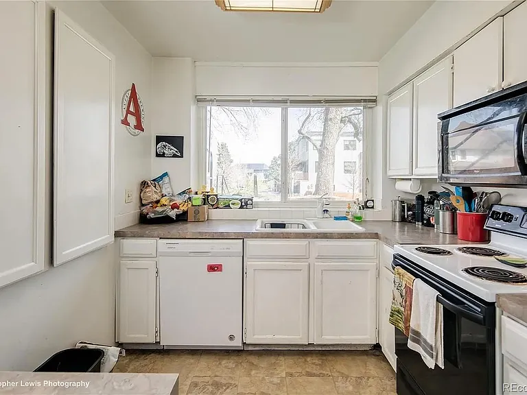 1160 Poplar Ave — Photo 10