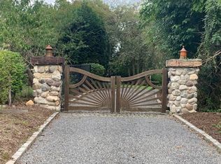 23 Vento Ln, Setauket, NY 11733