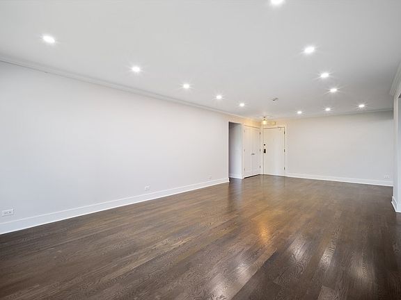 4th image of 2050 Valencia Dr APT 301C
