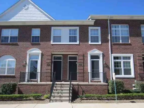 14586 Vauxhall Dr, Sterling Heights, MI