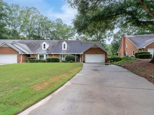270 Brickleberry Dr, Roswell, GA 30075