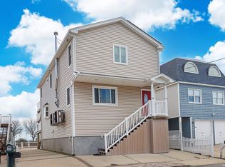 3714 Somerset Dr, Seaford, NY 11783