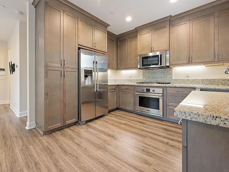2115 Solara Ln — Photo 5