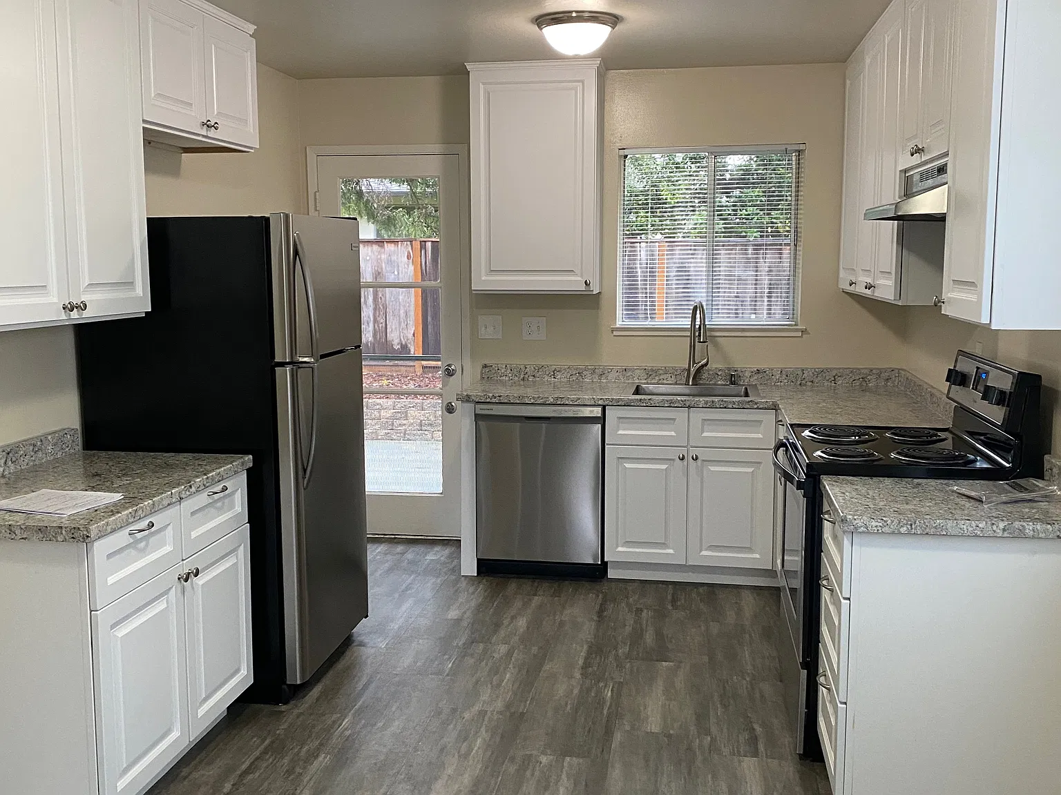 2 bed, 950 sqft, $3,700 — Photo 1
