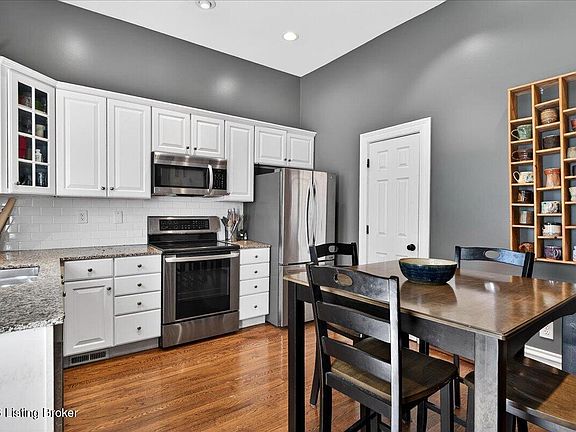 4th image of 1318 Eastern Pkwy APT 2