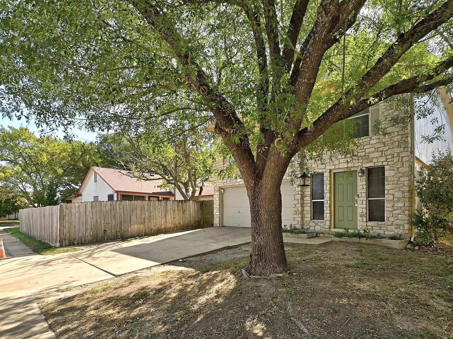 4 bed, 2.5 bath, 1871 sqft, $1,925 — Photo 4