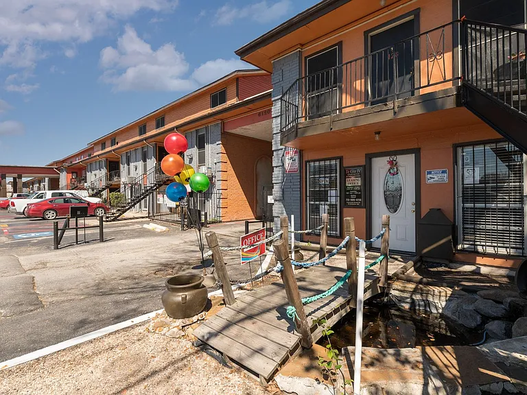 6120 Bellaire Blvd — Photo 3