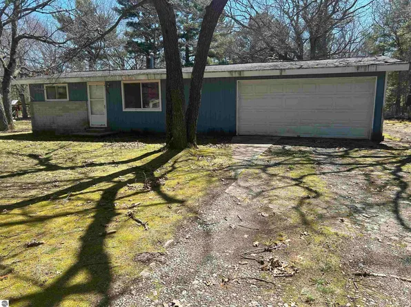 4764 Interlake Dr, Oscoda, MI 48750