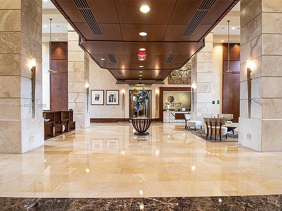 4th image of 19501 W Country Club Dr APT 2103