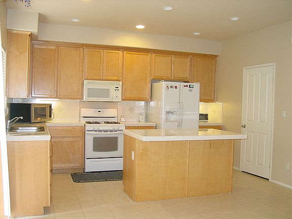 5th image of 16731 Parthenia St Unit 3