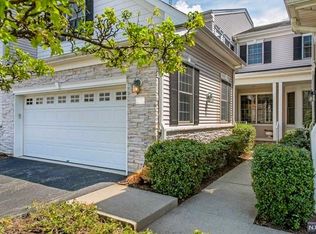 78 Schweinberg Dr, Roseland, NJ 07068