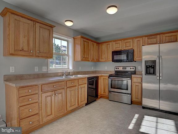 2nd image of 642 Lausch Ln
