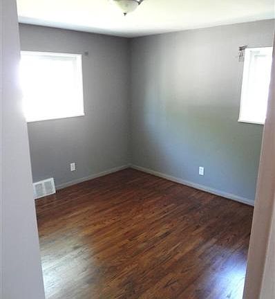 5th image of 23710 Beverly St