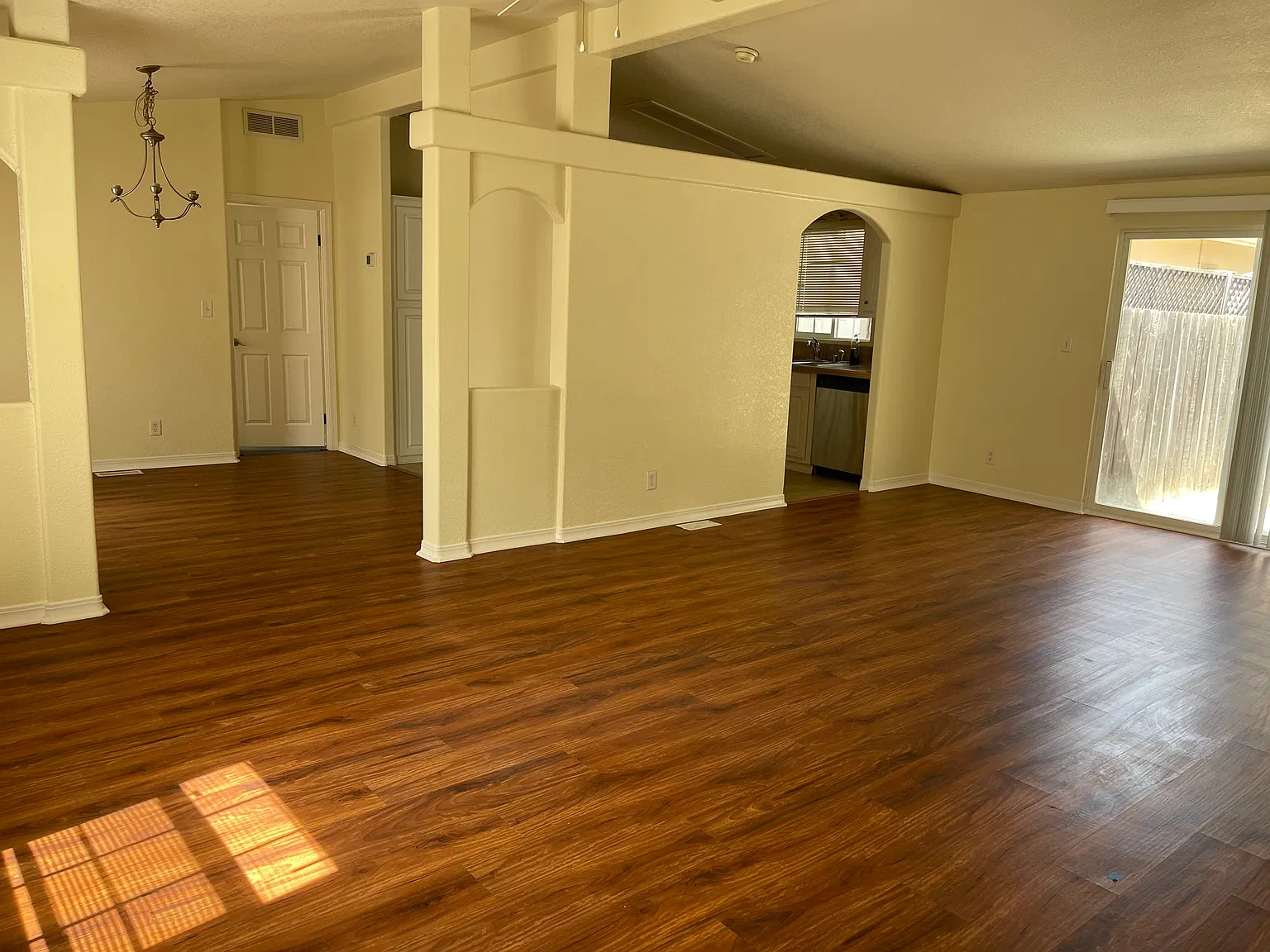 3 bed, 1750 sqft, $3,825 — Photo 4