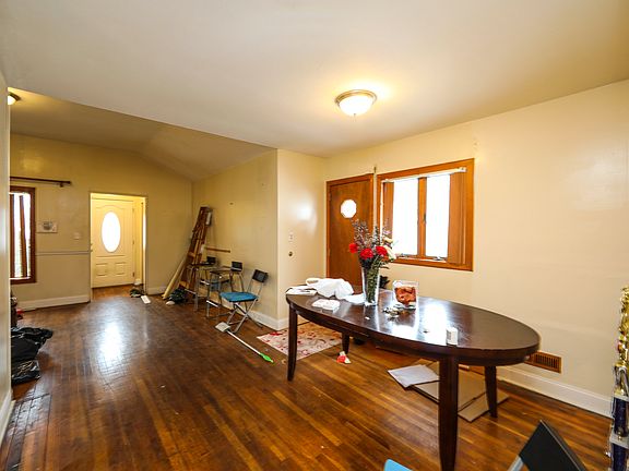 4th image of 9918 Avenue