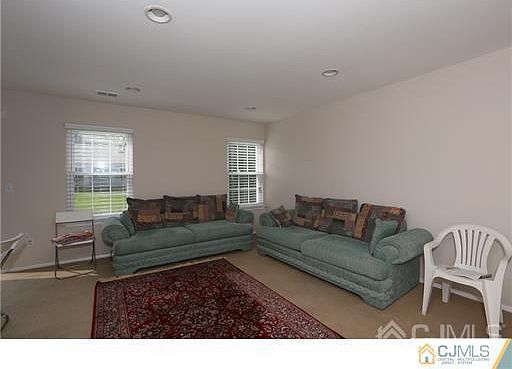 4th image of 21 Woodbury Rd