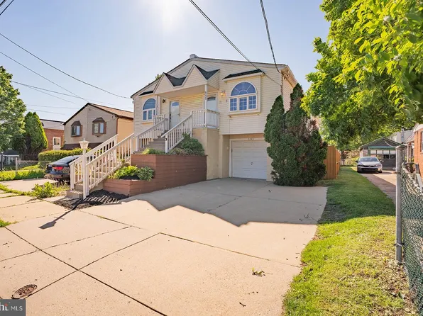 9223 Marsden St, Philadelphia, PA 19114