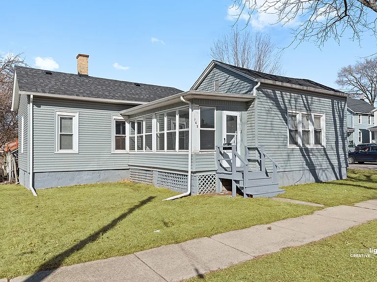 742 E Downer Pl — Photo 17