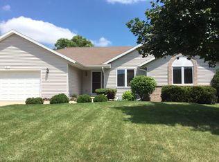 1917 Pike Ln, De Pere, WI 54115
