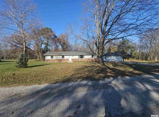 11600 N Blackward Rd, Mount Vernon, IL 62864