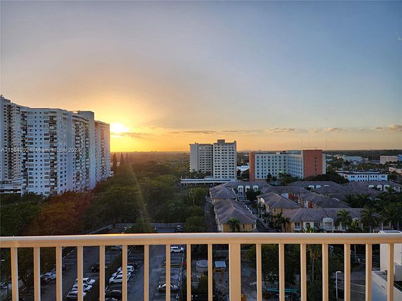 4th image of 2801 NE 183rd St APT 1201W