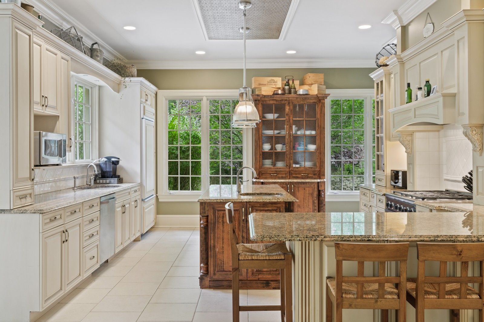  CHEF'S KITCHEN