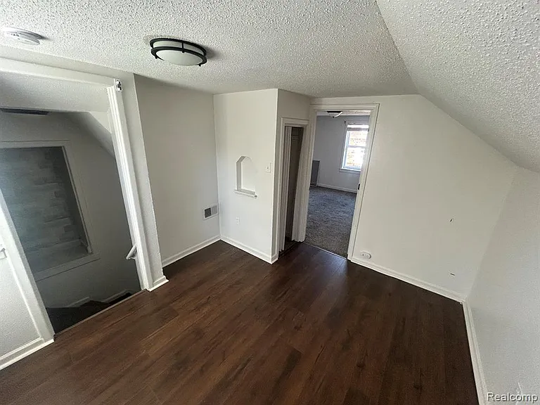 5081 Wayburn St — Photo 9