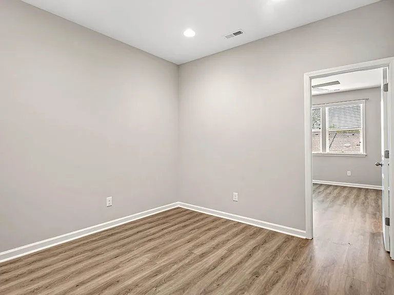 506 Aronia — Photo 22