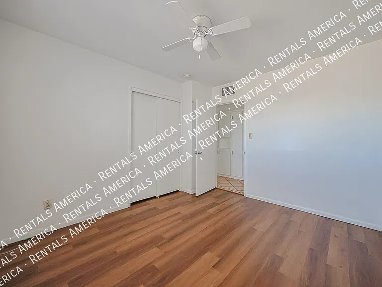 2114 W Myrtle Ave — Photo 15