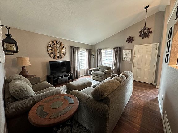 4th image of 4010 Chelsea Dr