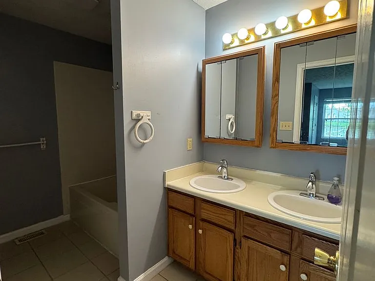 1049 Mustang Ct — Photo 19