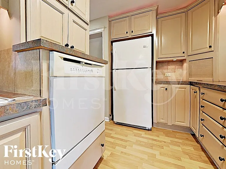 28W608 Bolles Ave — Photo 7