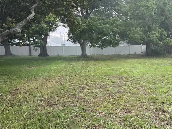 635 N Pompano Ave #12, Sarasota, FL 34237