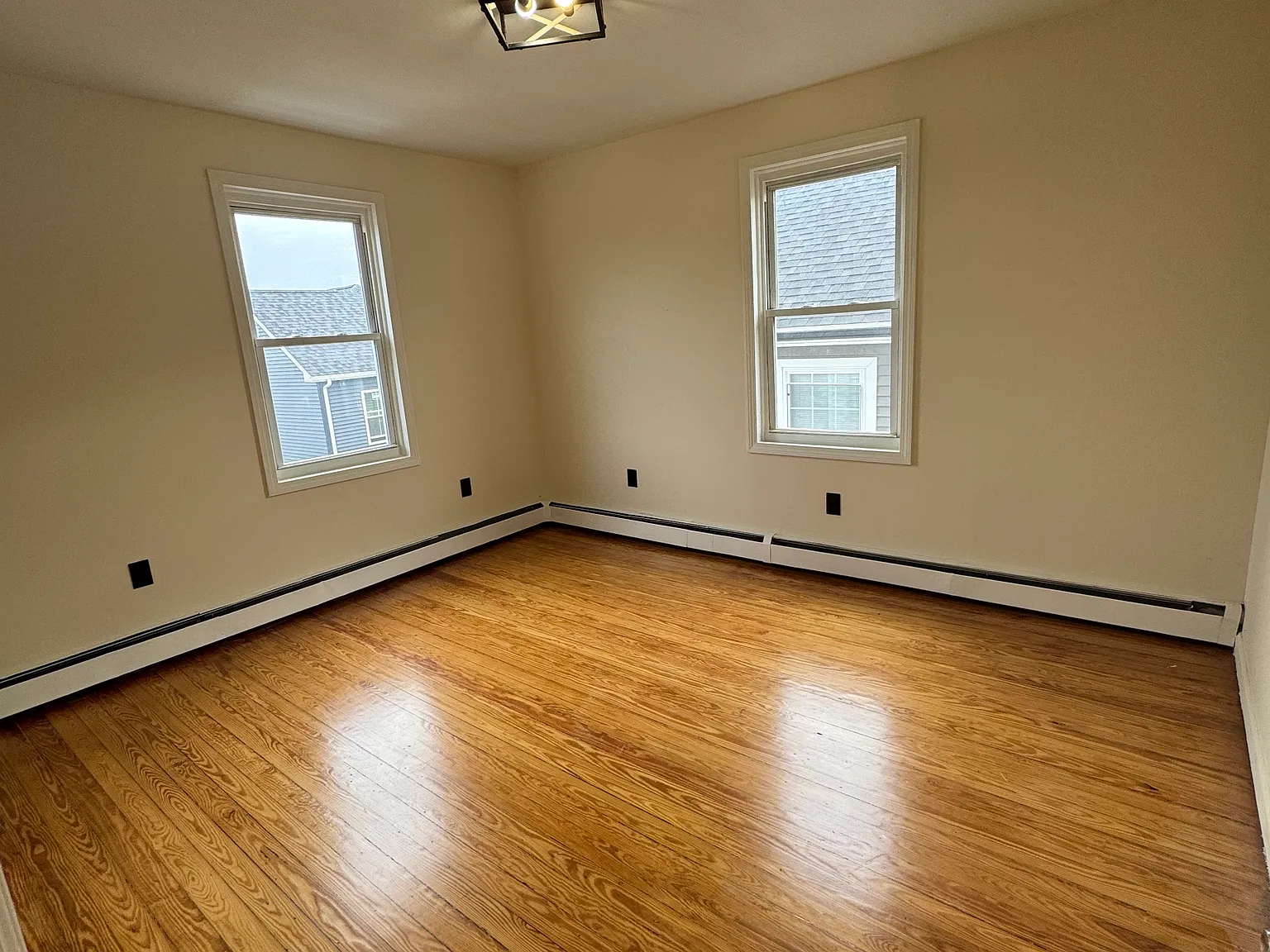 3 bed, 1197 sqft, $2,200 — Photo 1