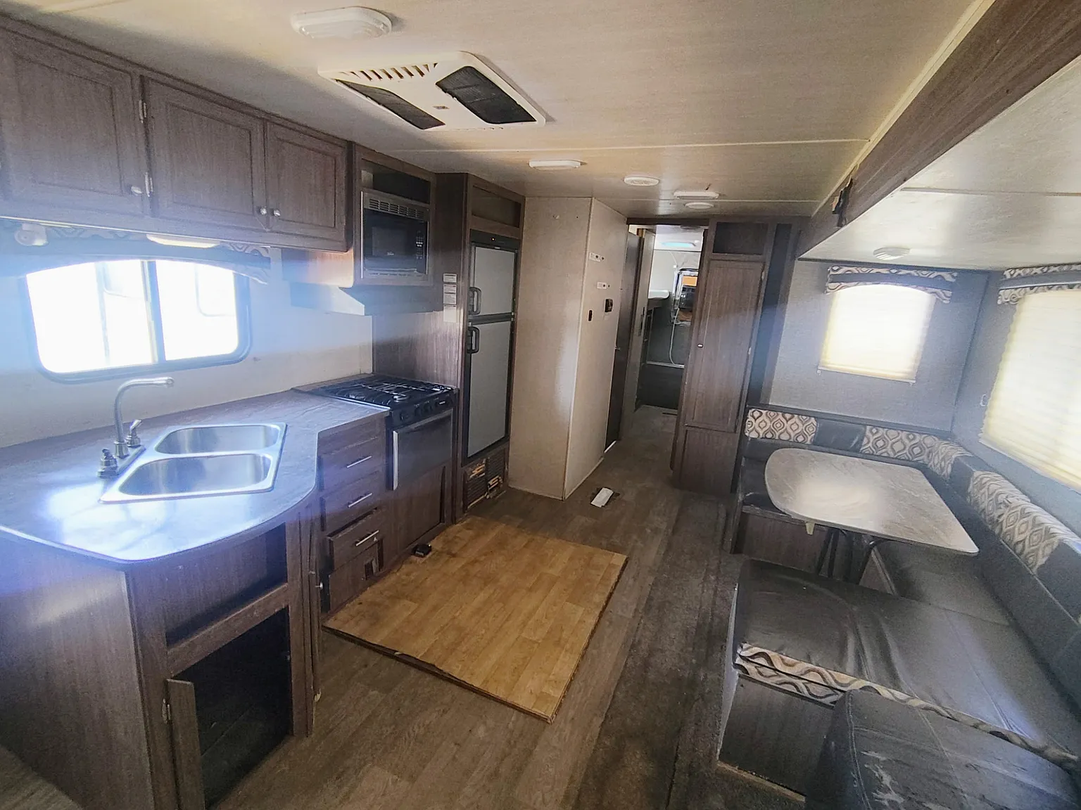 Royal RV Park Wink 907 North Roy Orbinson Drive - WA2 Prowler Lynx — Photo 3