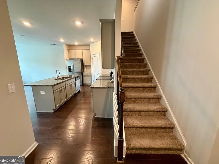 7091 Gladstone Cir — Photo 2