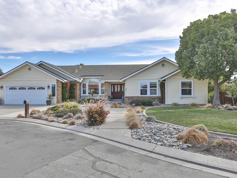 1st image of 42 Lois Cir