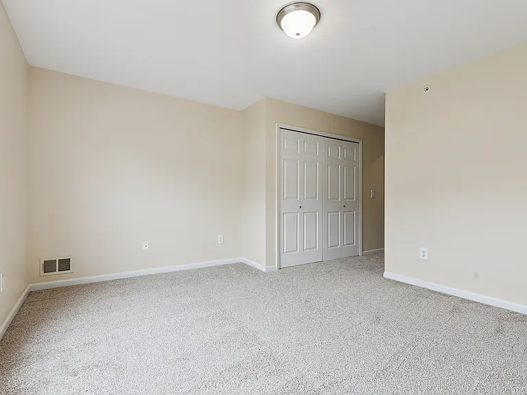 Bedroom & Closet Bedroom & Closet