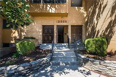 2505 Brownsboro Rd #D1 — Photo 7