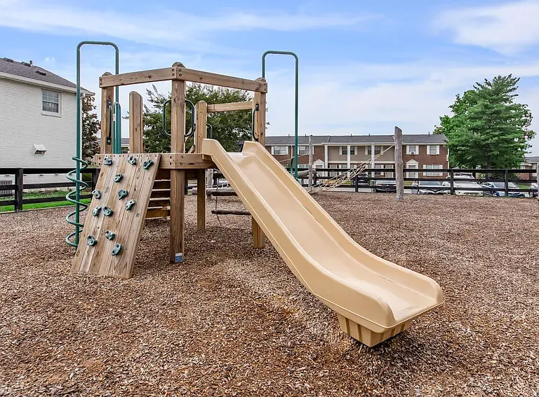 Brentwood Hills Luxury Townhomes — Photo 16