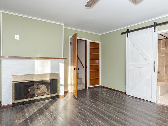 5th image of 121 E James St