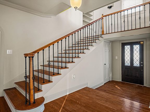 5th image of 601 N Main St