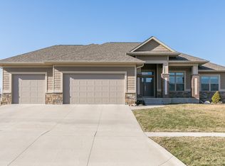 701 Ground Plum Cir, Solon, IA 52333