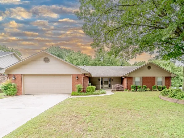 1702 Granada Dr, Springdale, AR 72762