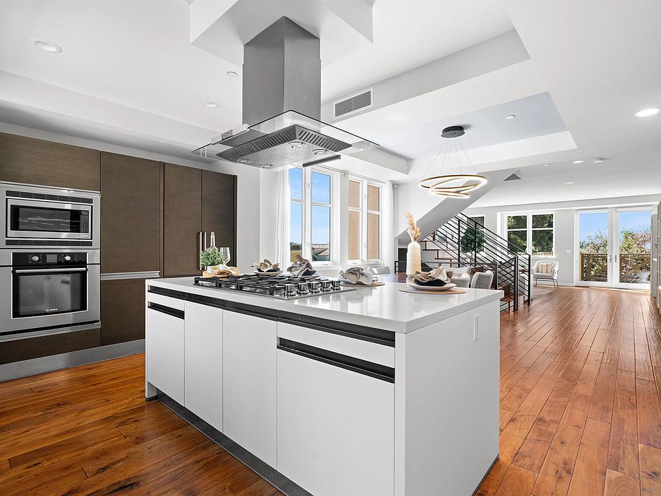 1st image of 215 2nd St APT 101