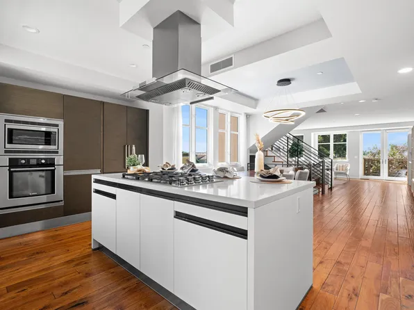 215 2nd St APT 101, Encinitas, CA 92024