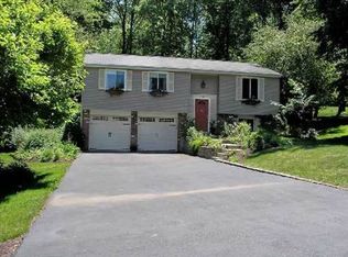 384 Carmell Dr, Pittsburgh, PA