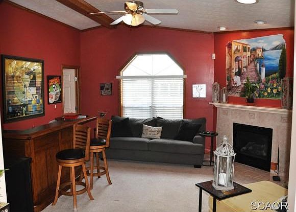Family Room wFireplace