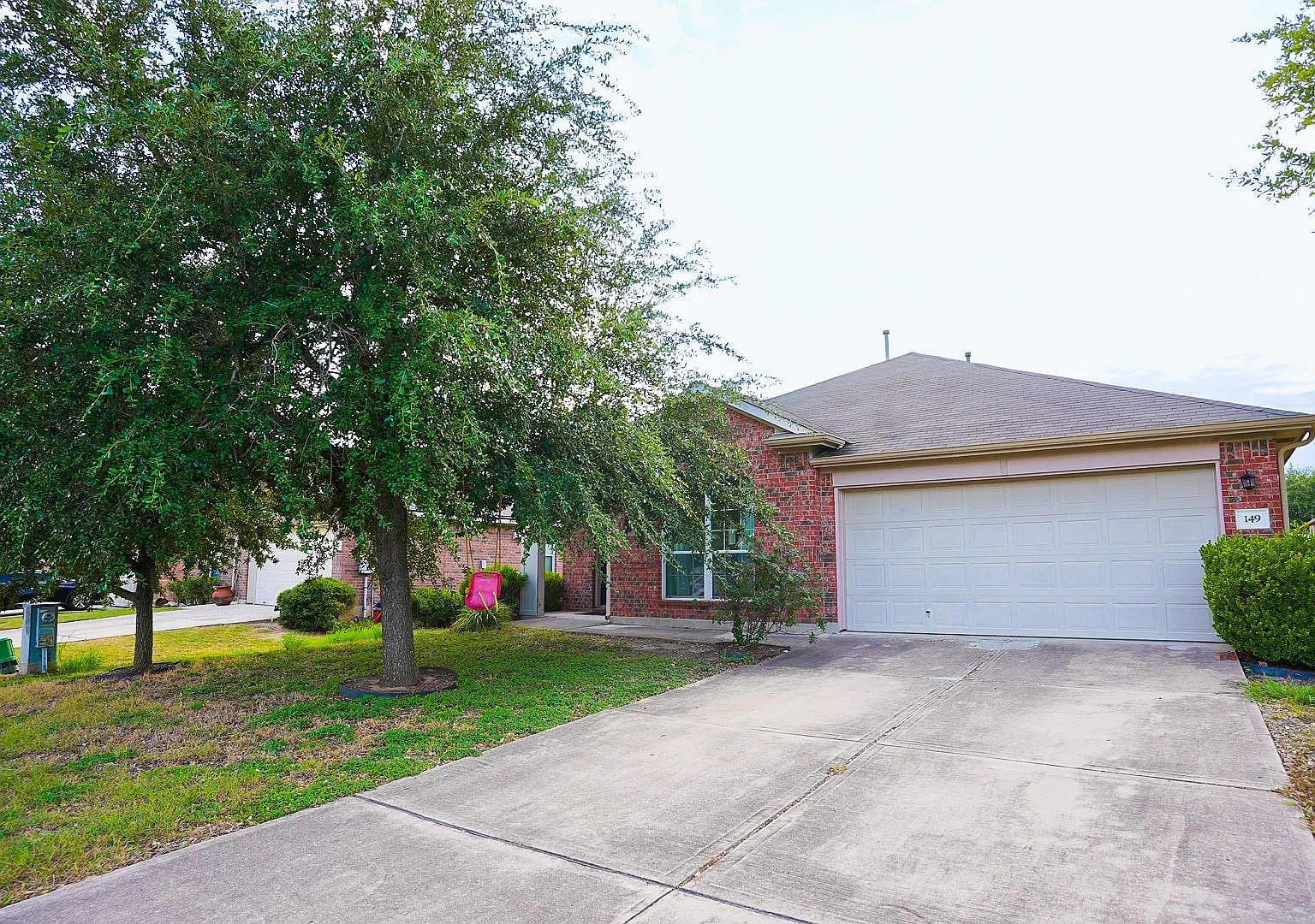 4 bed, 2.0 bath, 1942 sqft, $2,200 — Photo 1