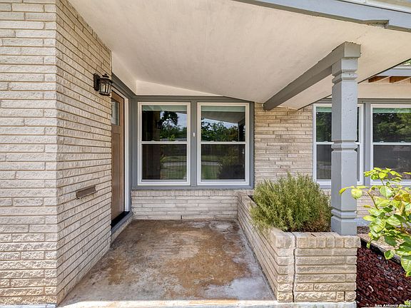4th image of 419 OAKLEAF DR